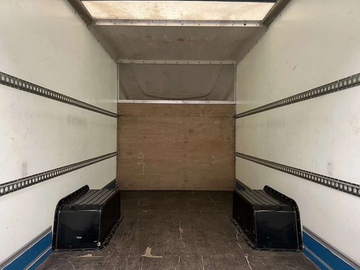 2022 Renault Trucks Trafic Low Loader Van - Image 2