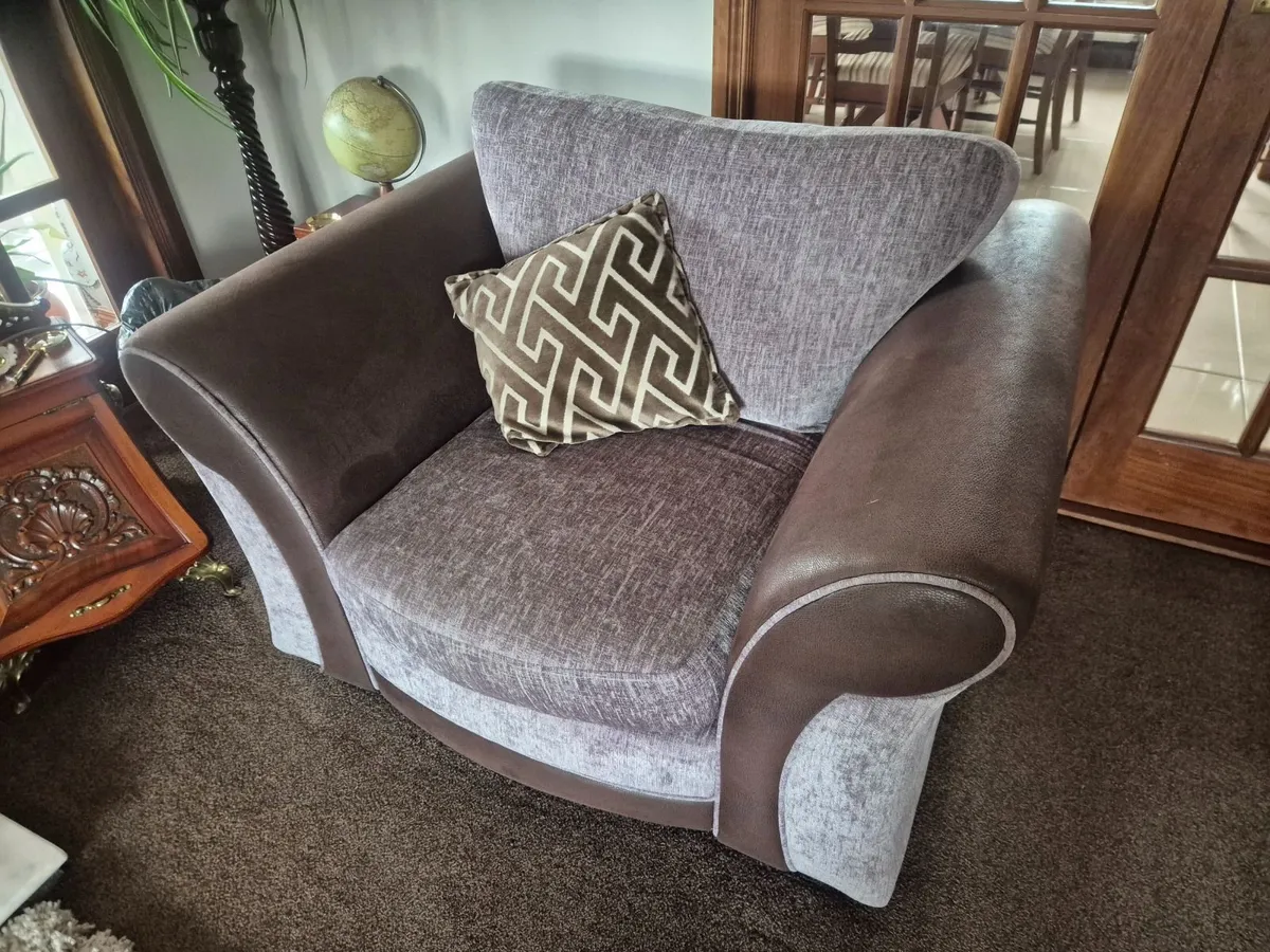 3 piece leisure suite - Image 4