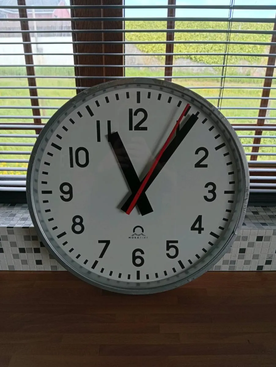 Mobatime clock - Image 3