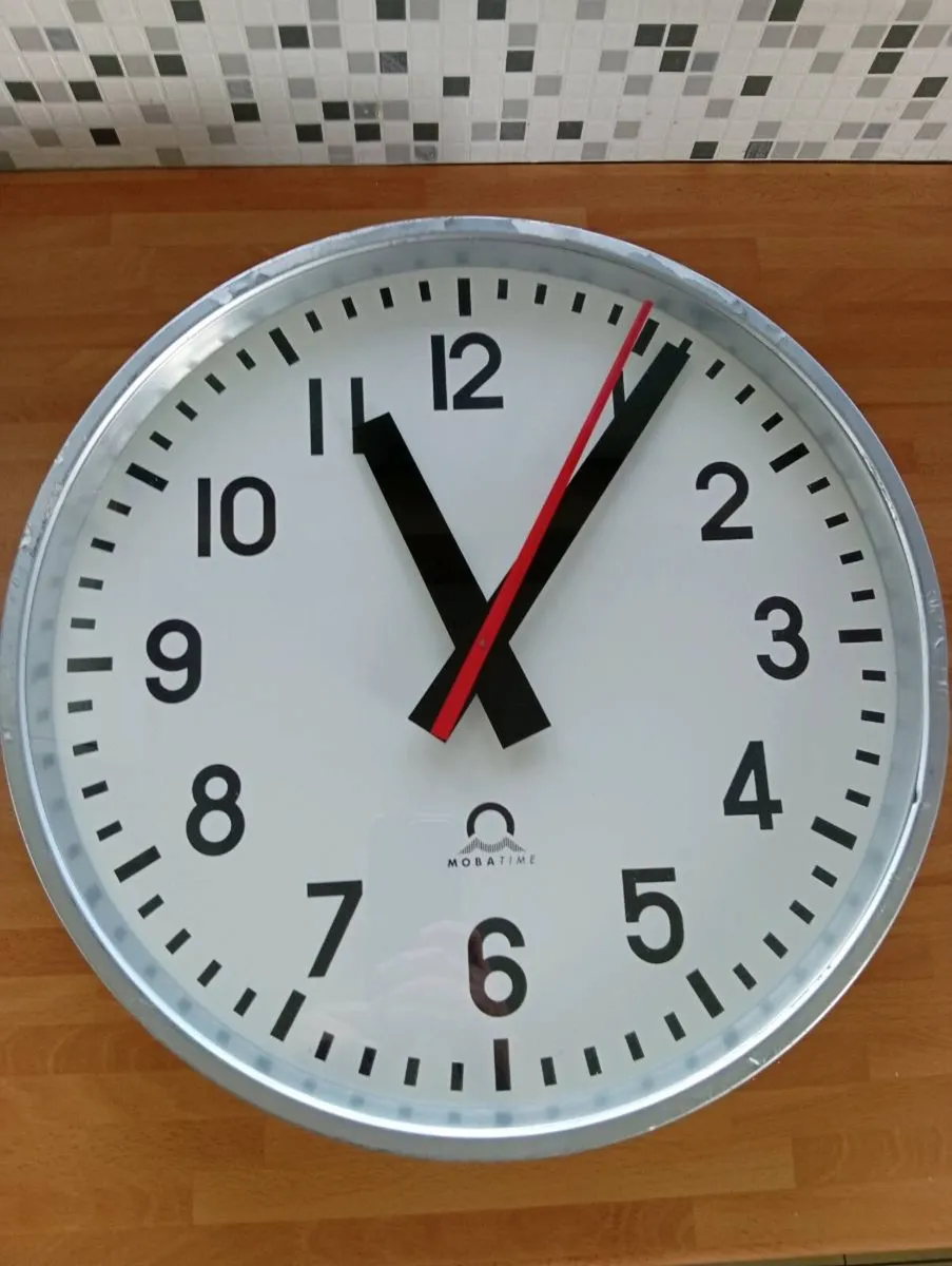 Mobatime clock - Image 1