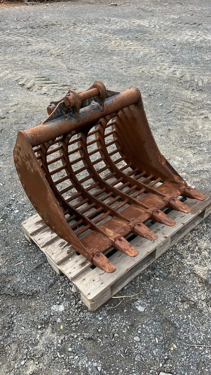 3ft wide heavy duty Riddle bucket - Image 1