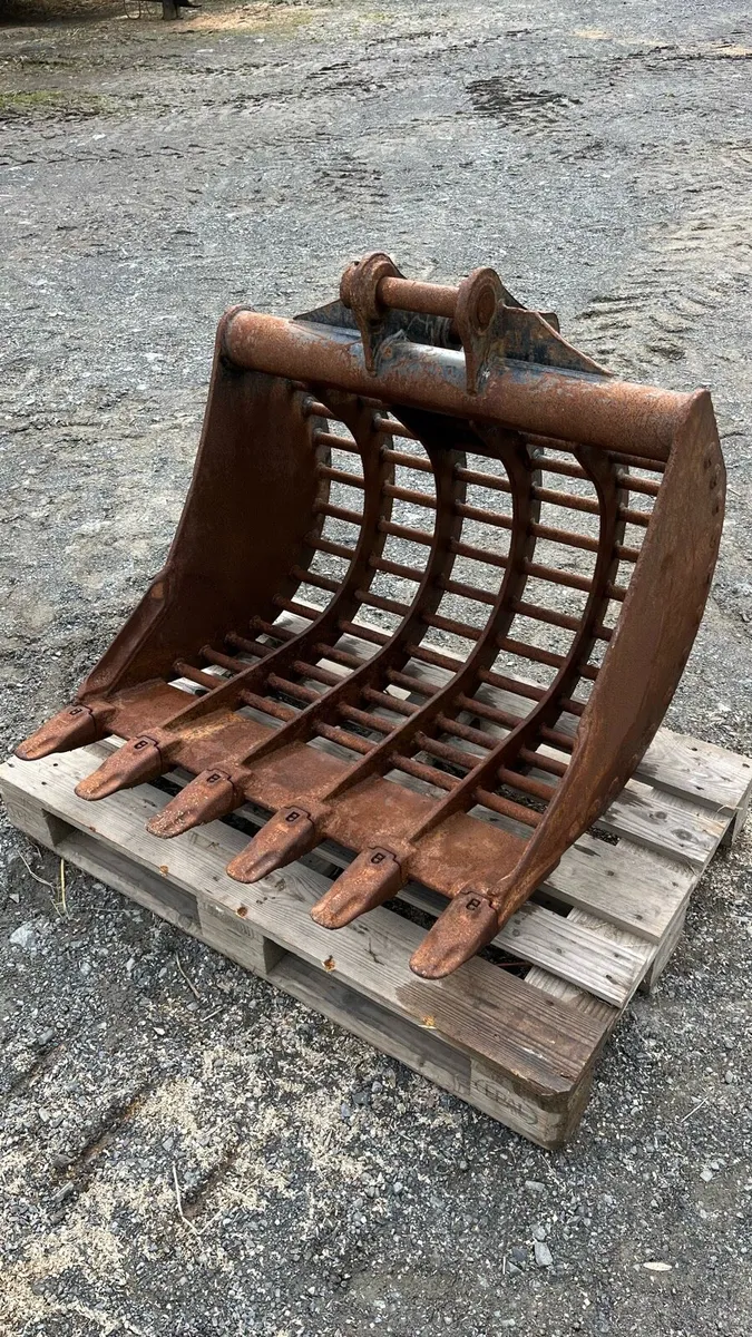 3ft wide heavy duty Riddle bucket - Image 2