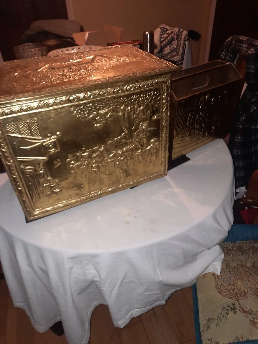 Vintage brass logbox  and magazine rack - Image 4