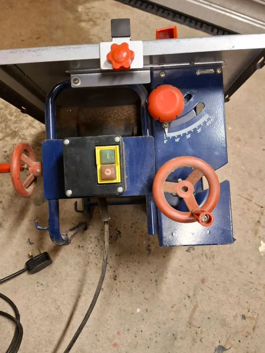 Table Saw and  Woodturning  lathe - Image 2