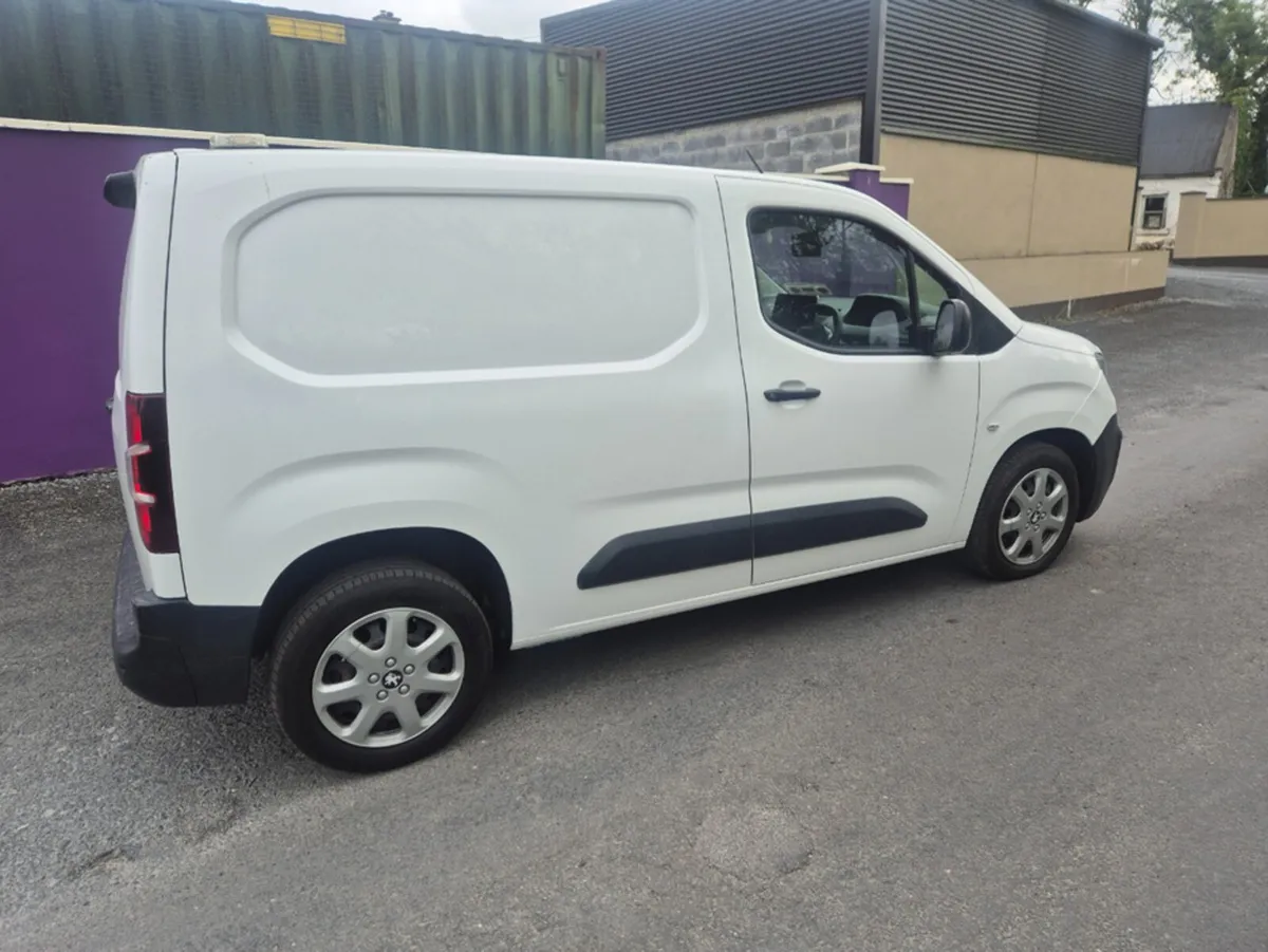 Peugeot Partner PROFESSIONAL PLUS 1.5 BLUE HDI - Image 4