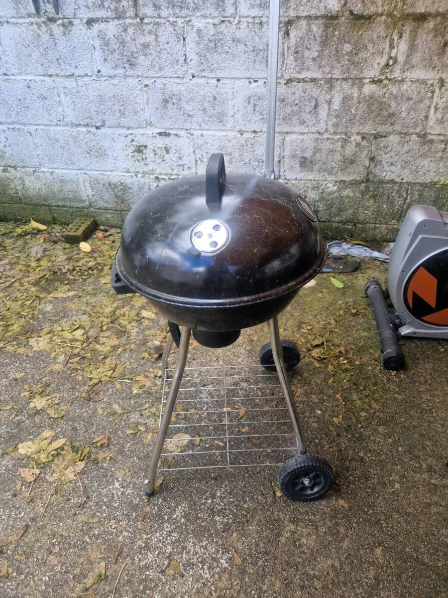 Two small barbecues - Image 1