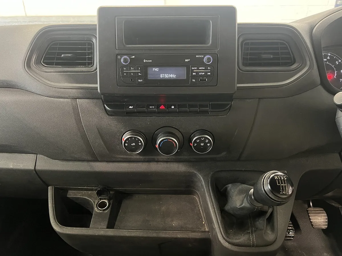 2022 Renault Master Tipper Van - Image 4