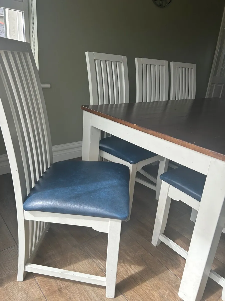 Dining table and 8 chairs - Image 2