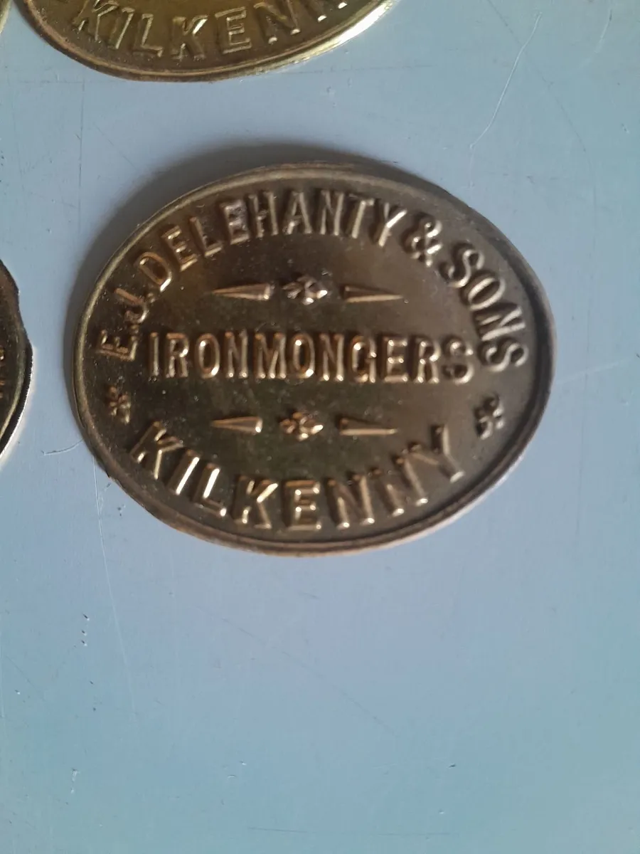 Six small brass  name plates - Image 1