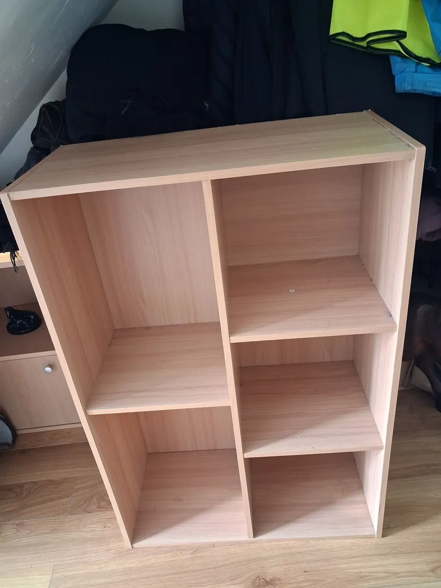 Shelving unit.