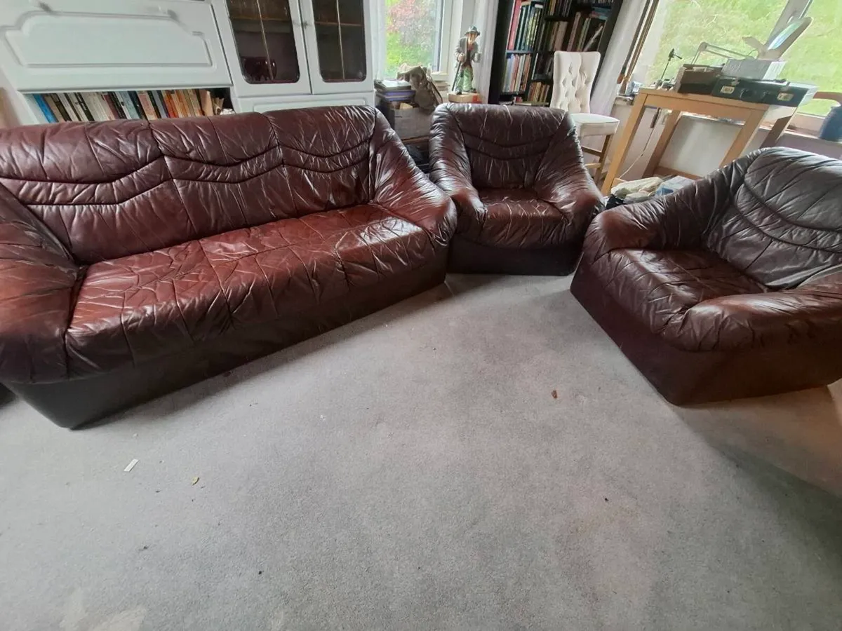 Couch and chairs - Image 1