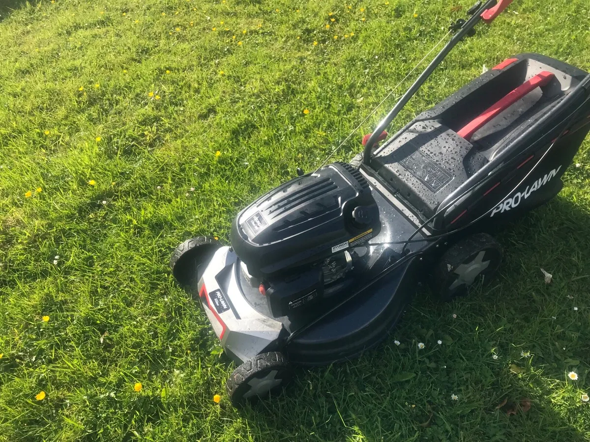 Pro lawn self drive lawnmower - Image 2