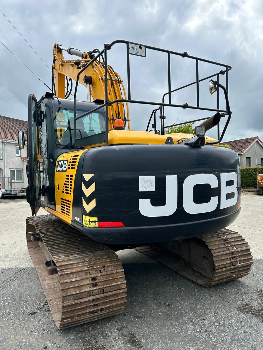 Excavator - Image 4