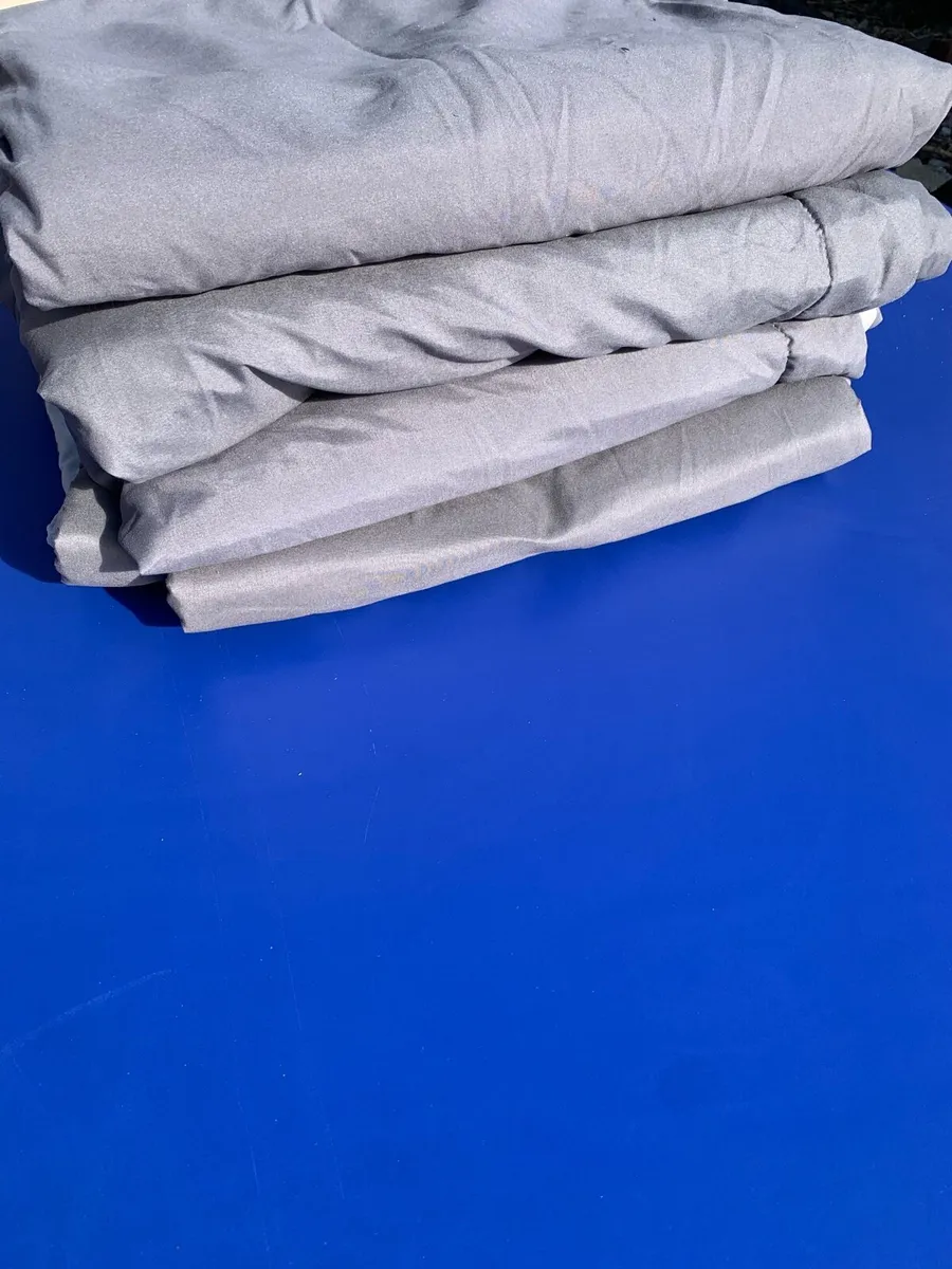 Blankets. - Image 1