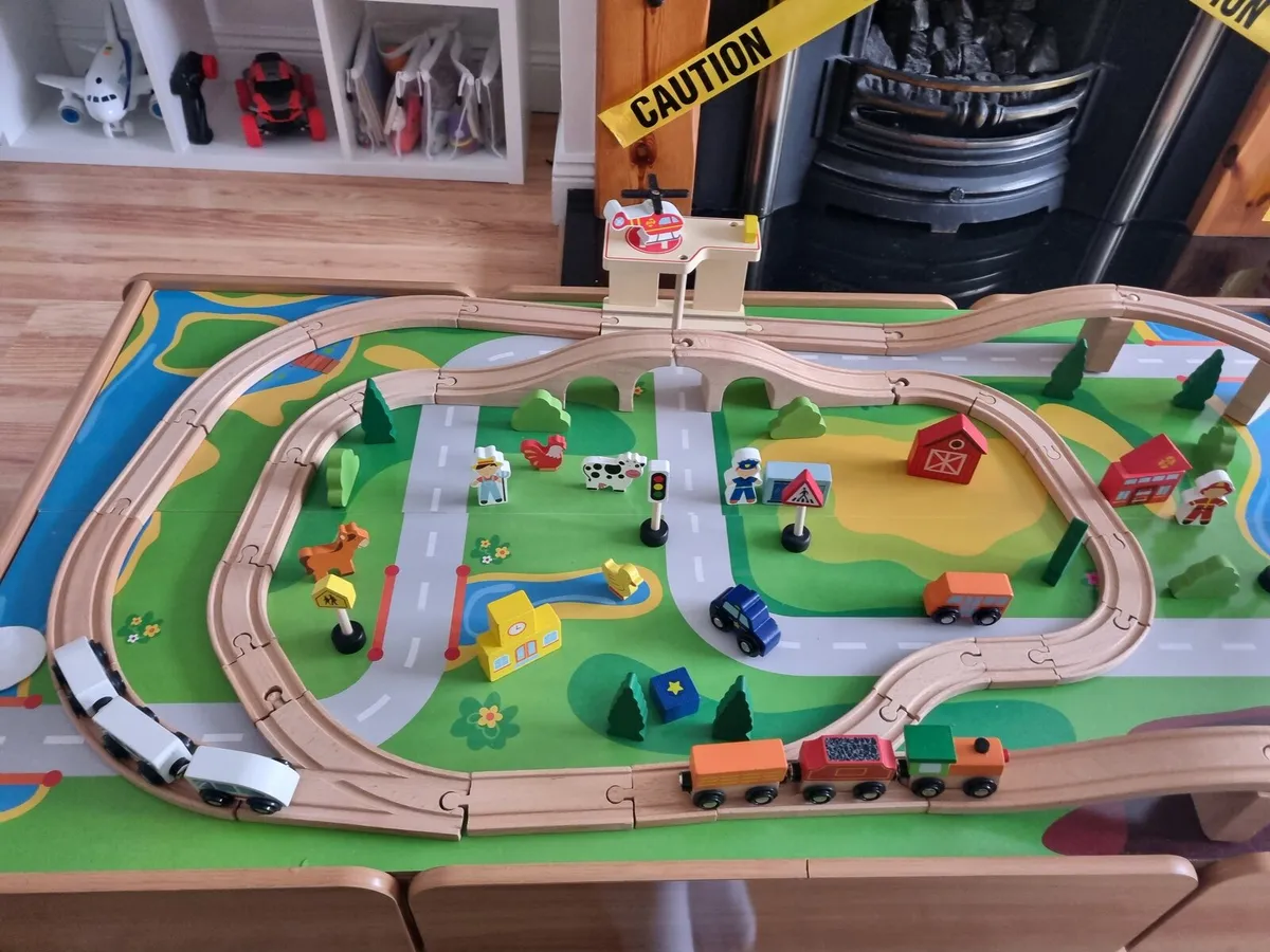 Train table and accessories