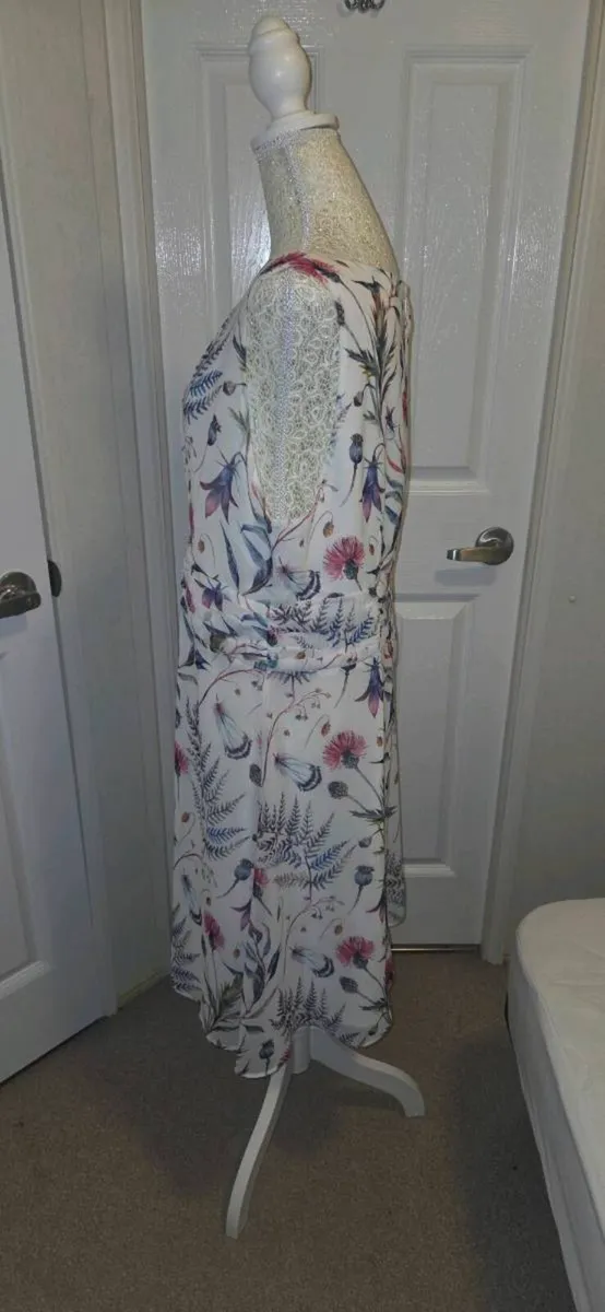 Kelly & Grace Floral Midi Dress Size 18 White Bota - Image 2