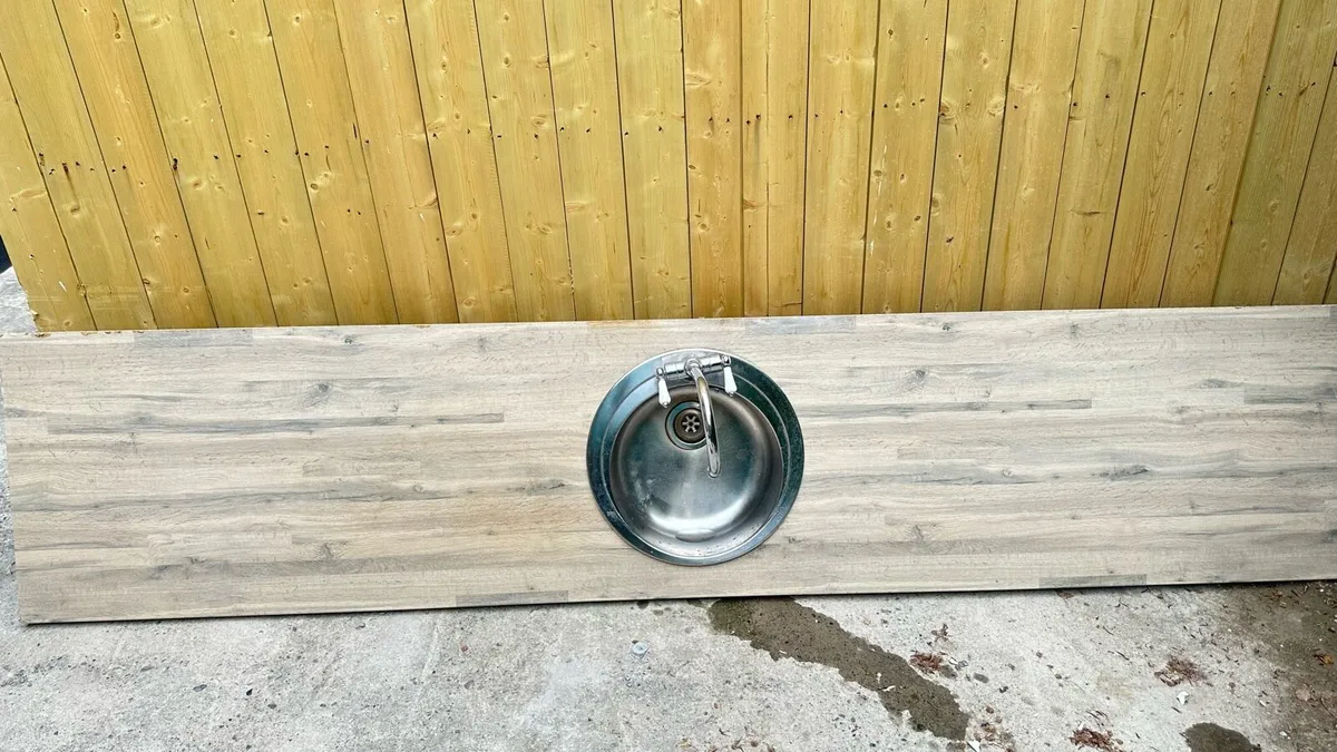 Kitchen counter top and sink - Image 3