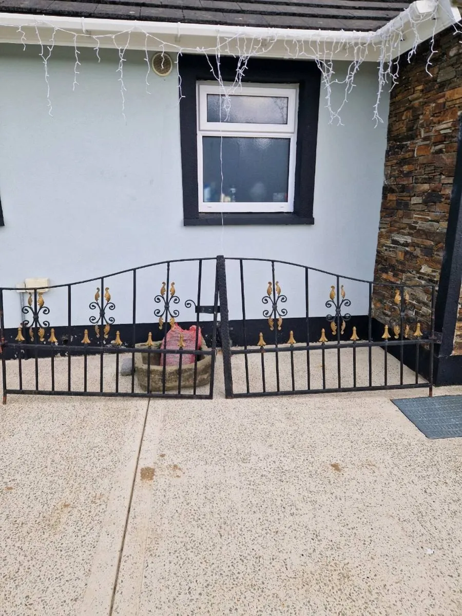 Gates - Image 1