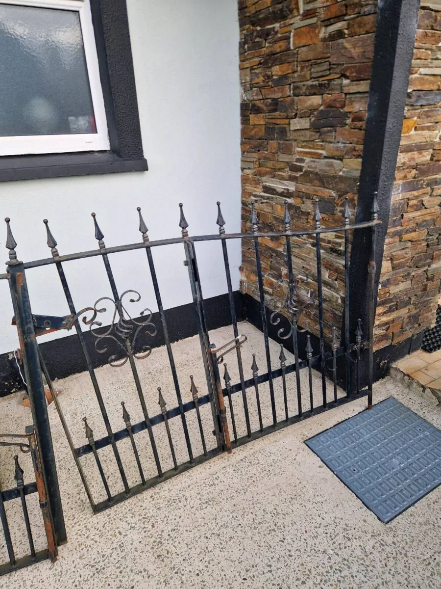 Gates - Image 1