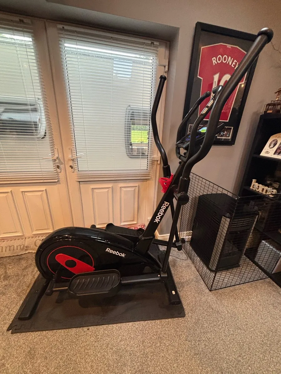 Reebok One GX40S Black Crosstrainer - Image 1