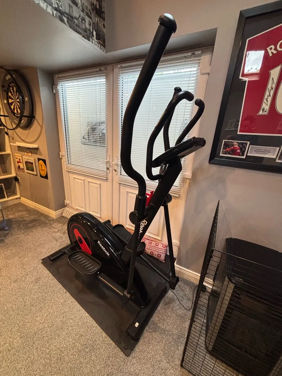 Reebok One GX40S Black Crosstrainer - Image 2
