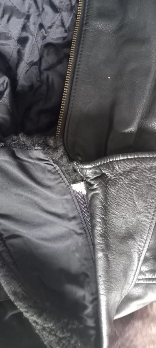 Rare Find Harley Davidson Leather Bomber Jacket - Image 3