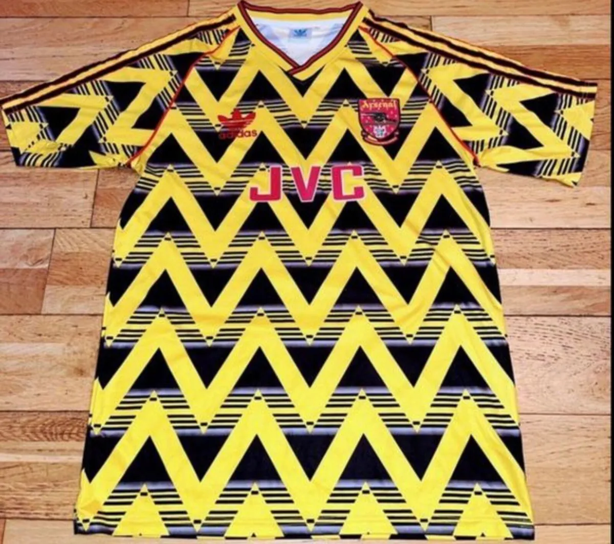 Arsenal Jersey Size Large - Image 1