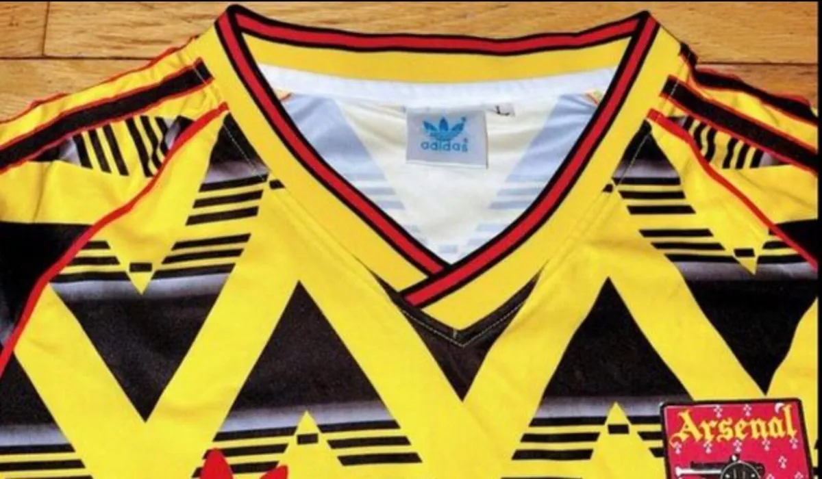 Arsenal Jersey Size Large - Image 2