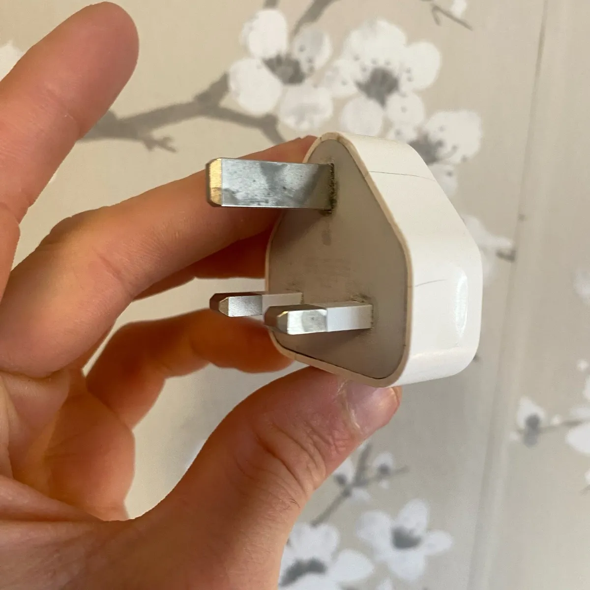 Apple charger plug - Image 3