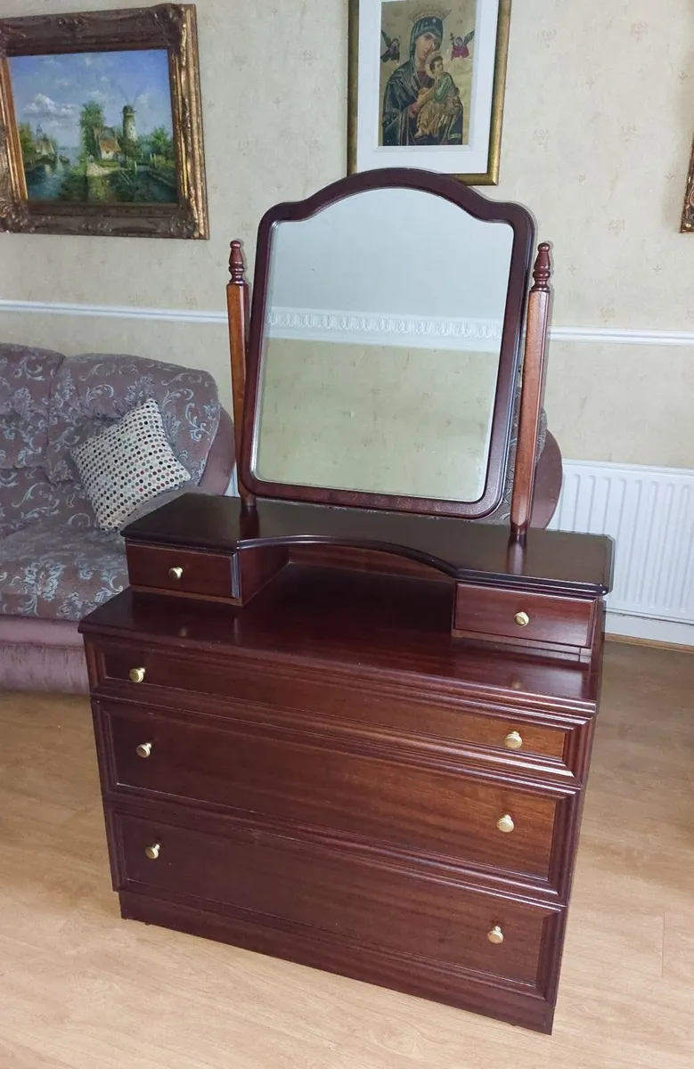 Chest of drawers with tilting mirror. - Image 1