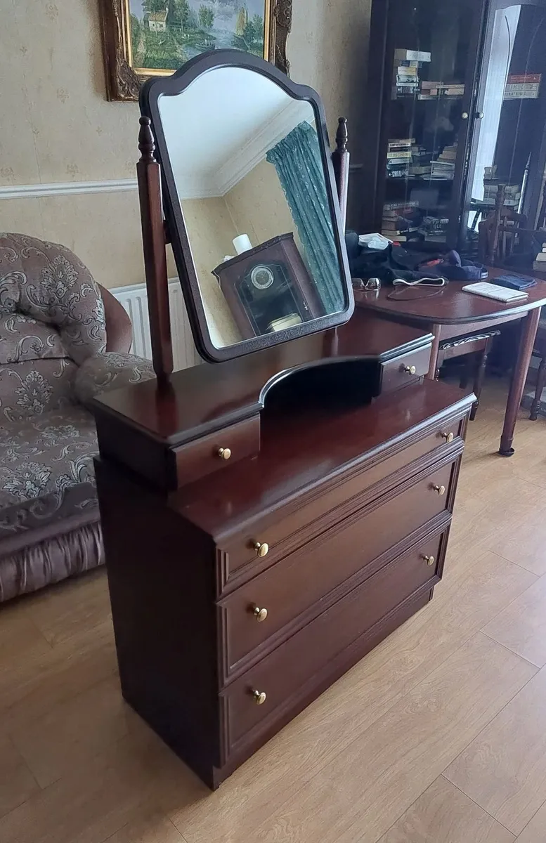 Chest of drawers with tilting mirror. - Image 2