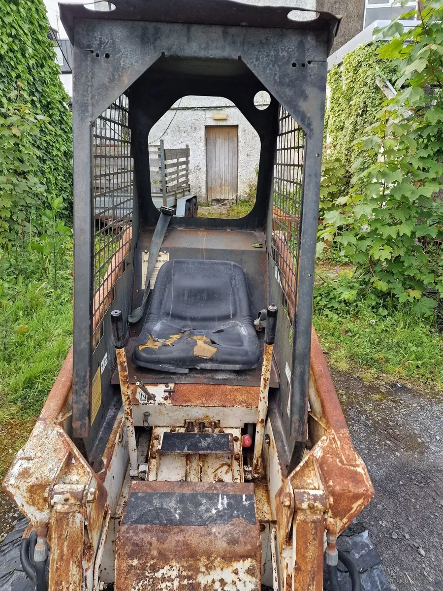 Manitou teleporter Bobcat 310 skidsteer Gehl - Image 4