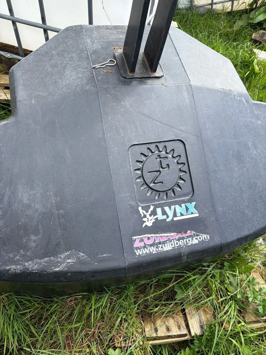 Tractor weight - Image 1