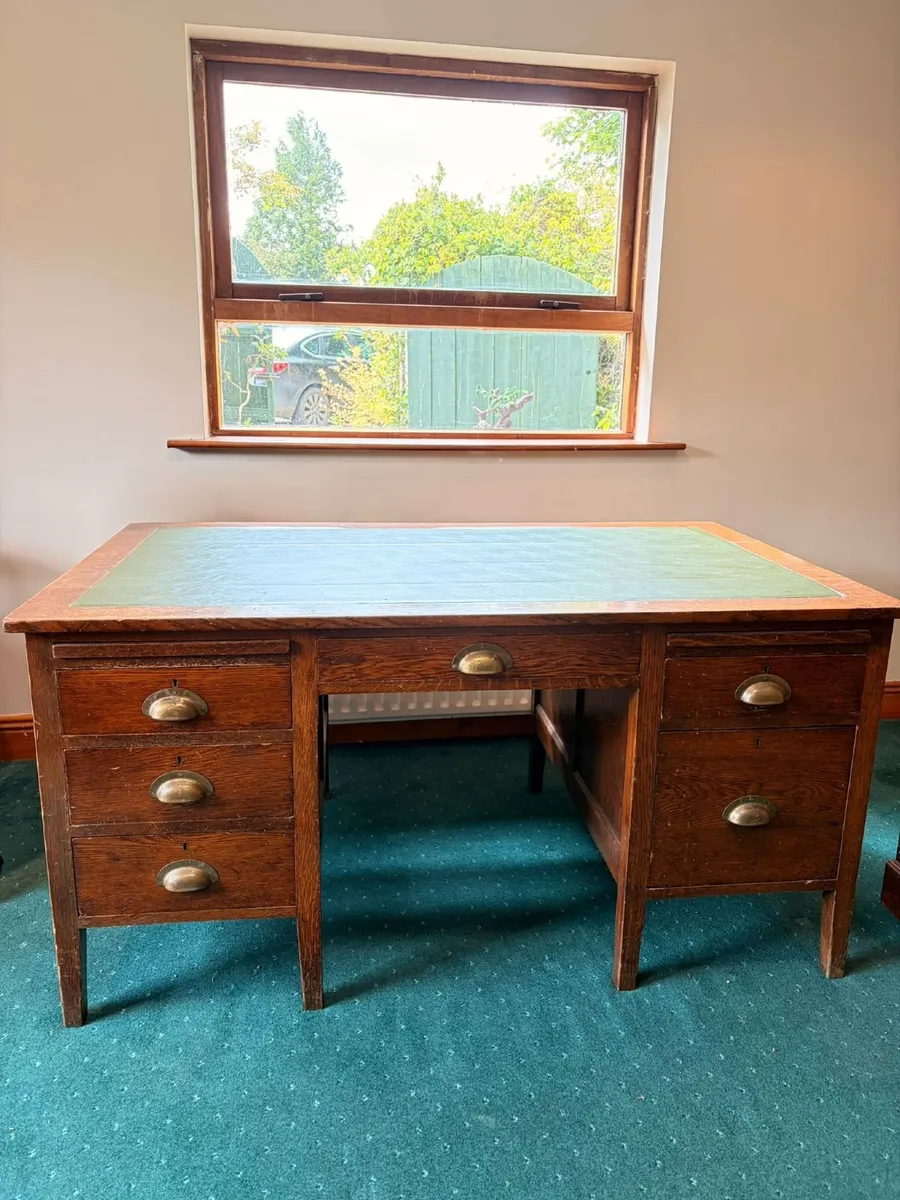 Antique desk - Image 1