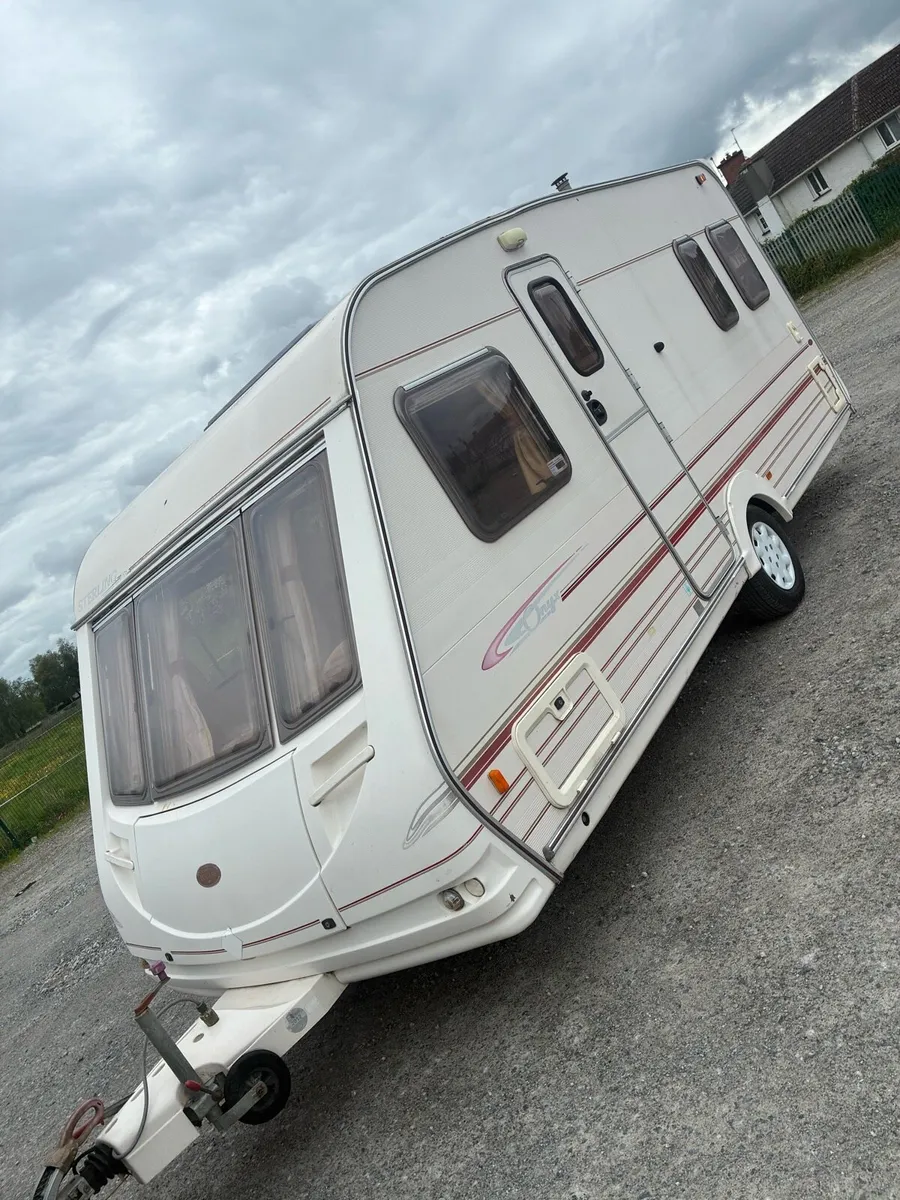 Fixed bed caravan - Image 2