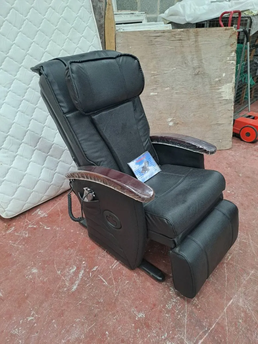 Paradiso Electric Massage recliner chair - Image 4