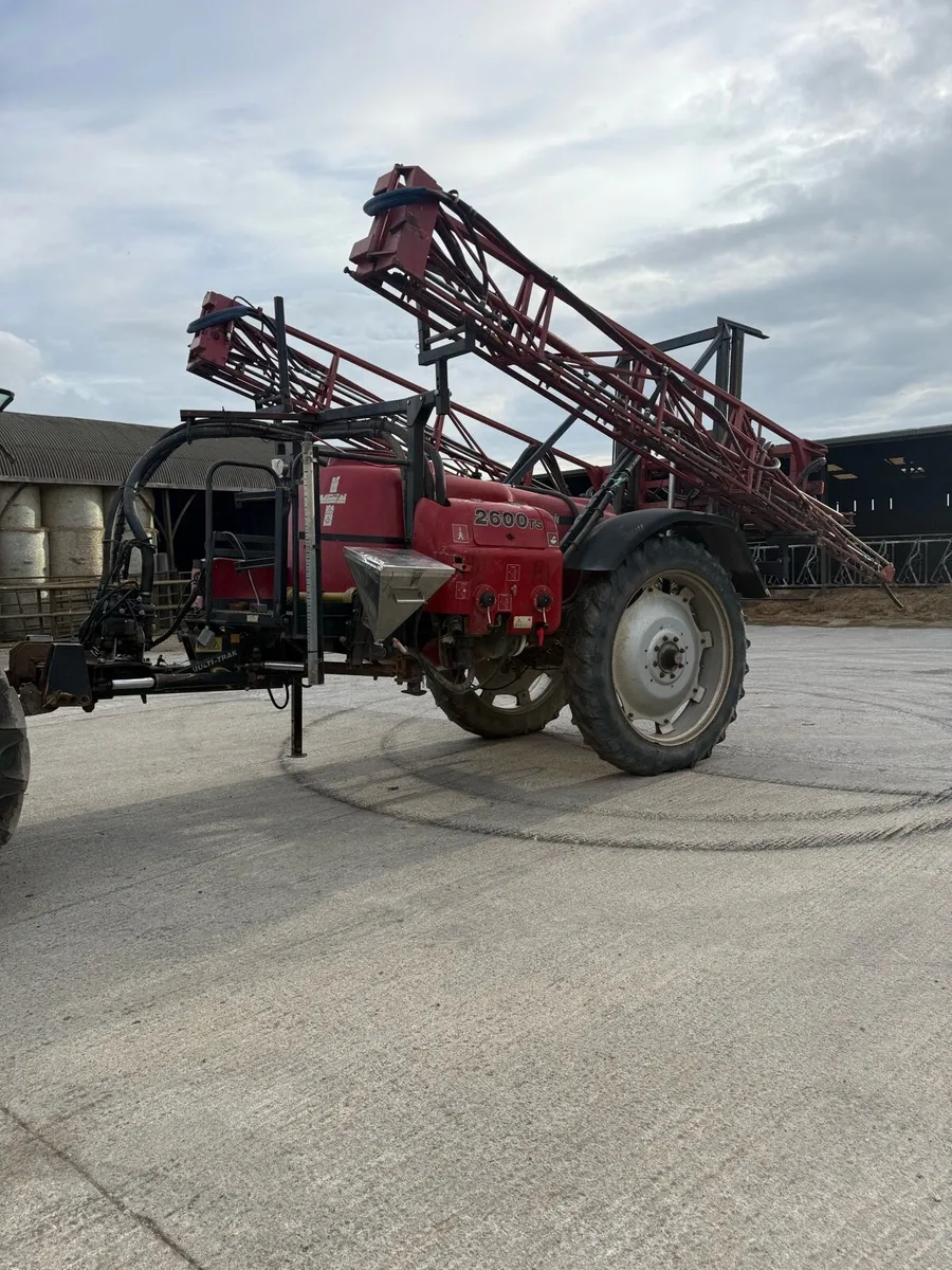 Case 2600 sprayer - Image 1