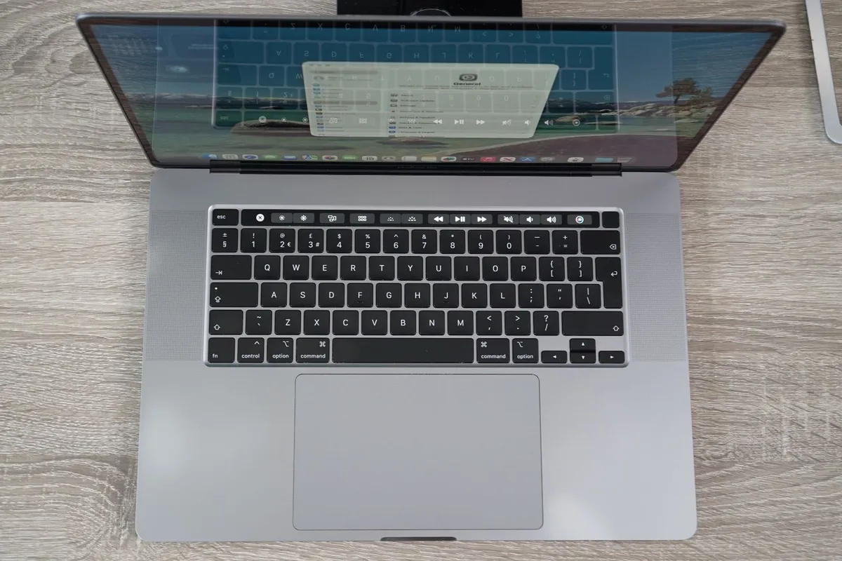 MacBook Pro 16" 2019 i7-9750H | 16GB | 512GB | 4GB - Image 1