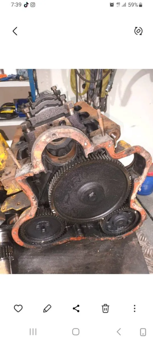 Massey ferguson 135 engine - Image 2