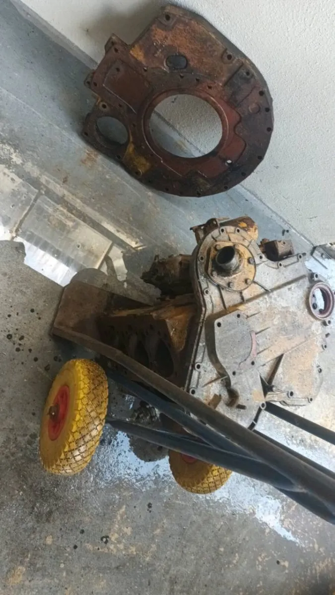 Massey ferguson 135 engine - Image 4