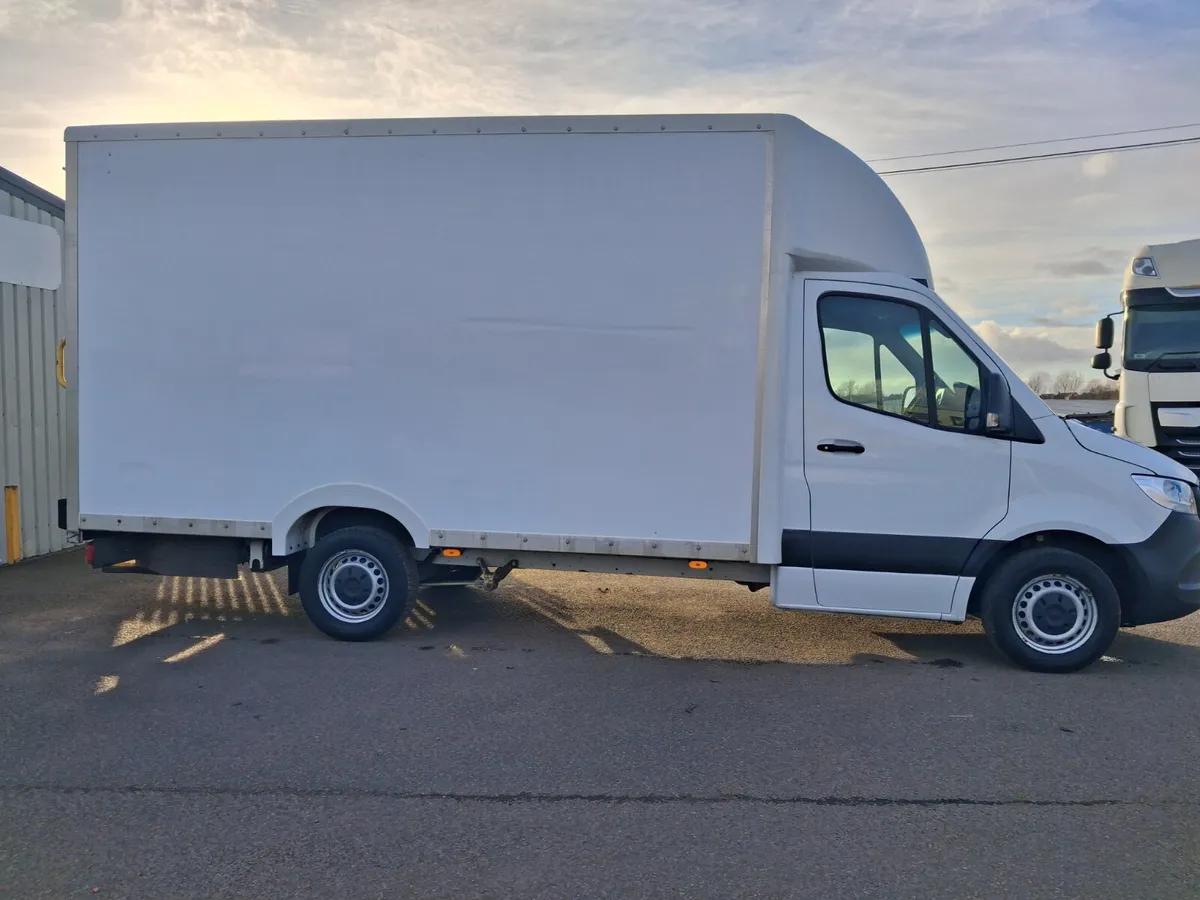 2021 Mercedes-Benz Sprinter Luton Box Van - Image 4