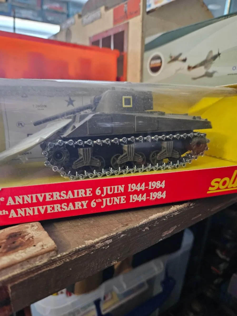 Corgi Solido Sherman Tank WW2 - Image 2