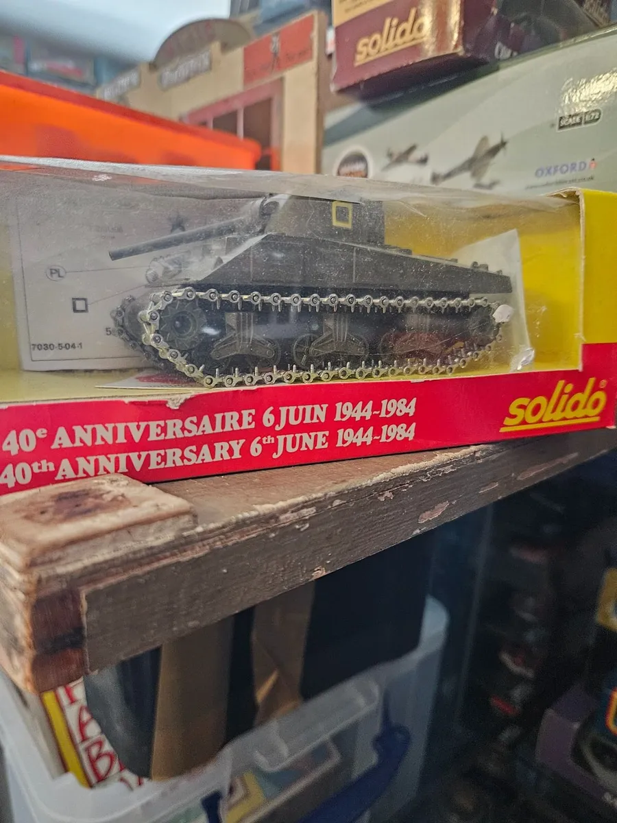 Corgi Solido American WW2 Sherman Tank - Image 1