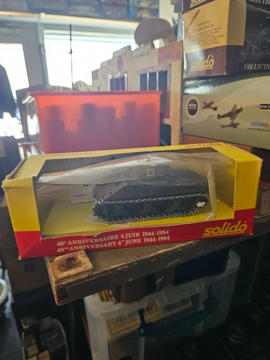 Corgi Solido American WW2 Sherman Tank - Image 2