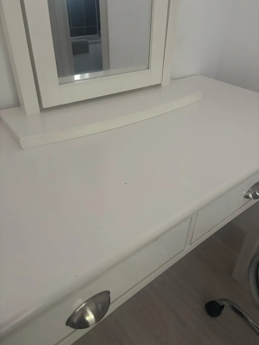Dressing table, mirror and stool - Image 3