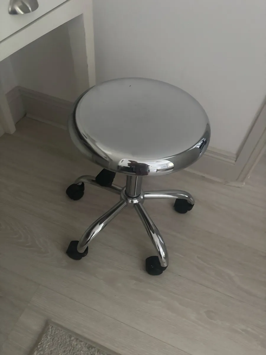 Dressing table, mirror and stool - Image 4