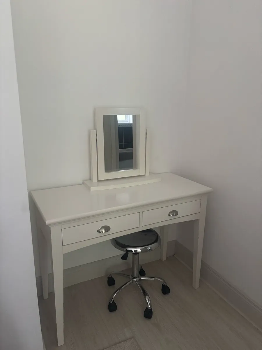 Dressing table, mirror and stool - Image 1