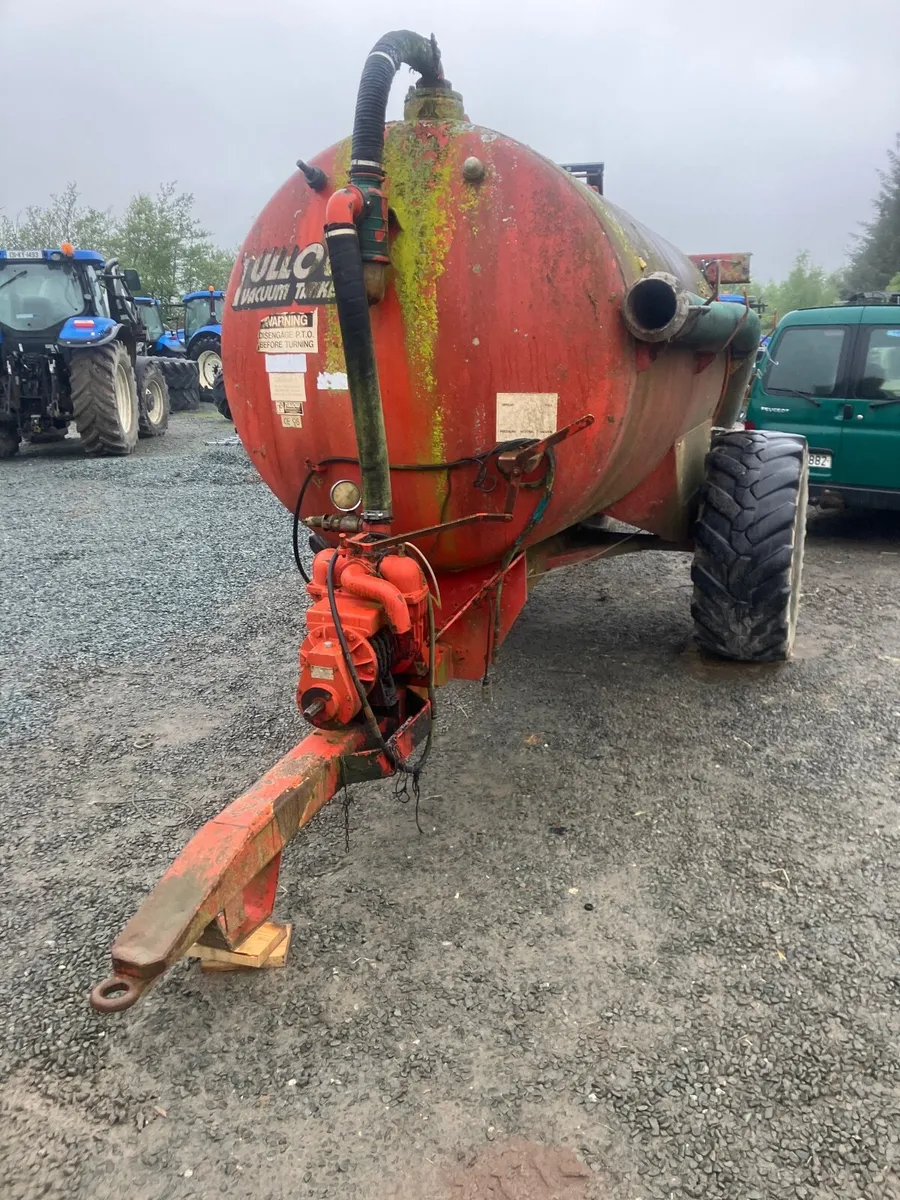 V tank - Image 1