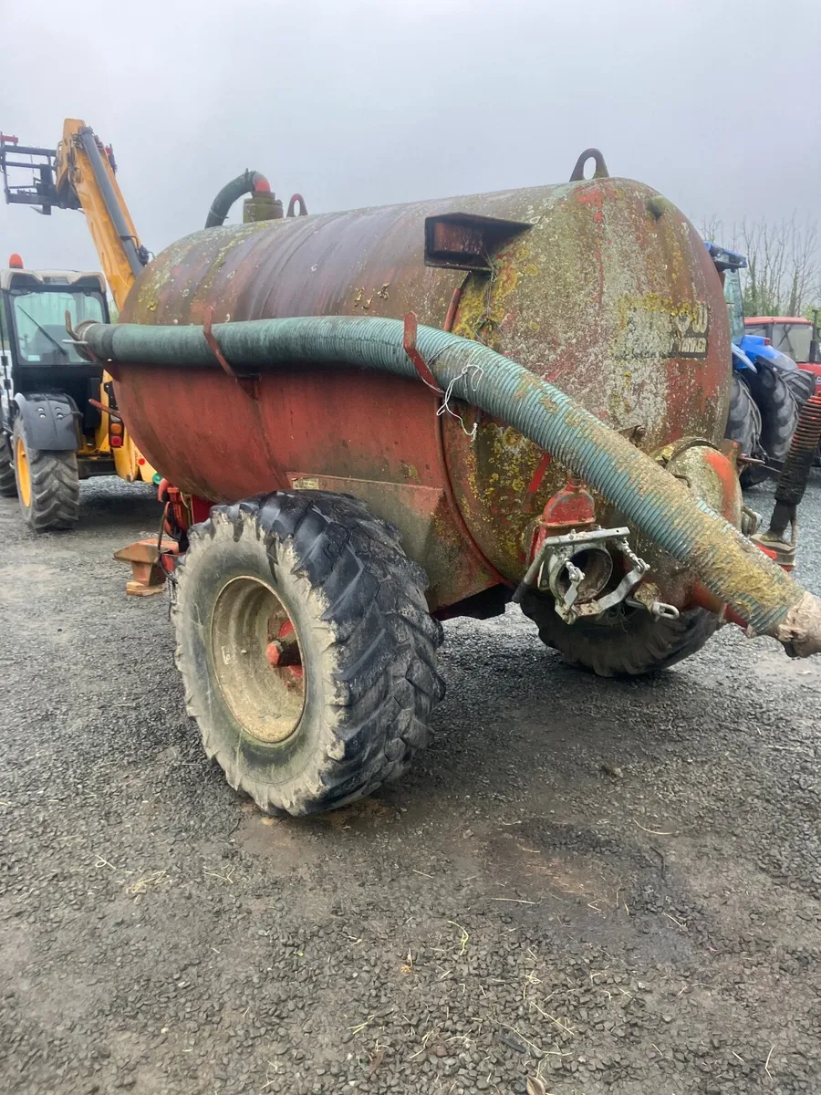 V tank - Image 4
