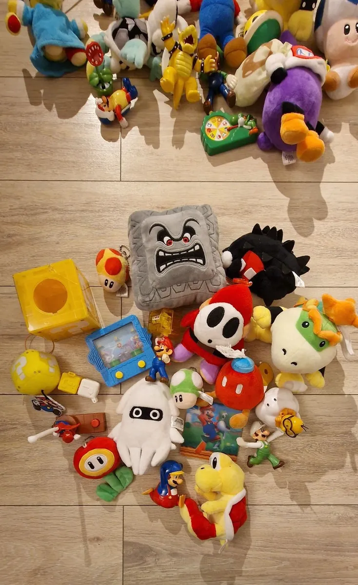 A bag of Super Mario toys - Image 3